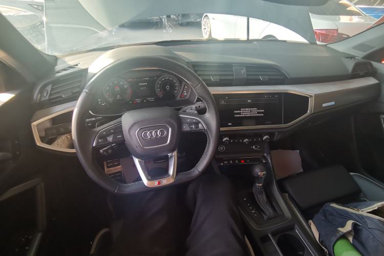 Used Audi Q3 Sportback 2024 40 TFSI Fashion Version Center Console