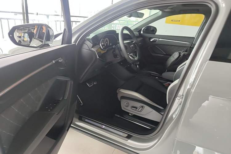 Used Audi Q3 Sportback 2024 40 TFSI Fashion Version Driver Seat