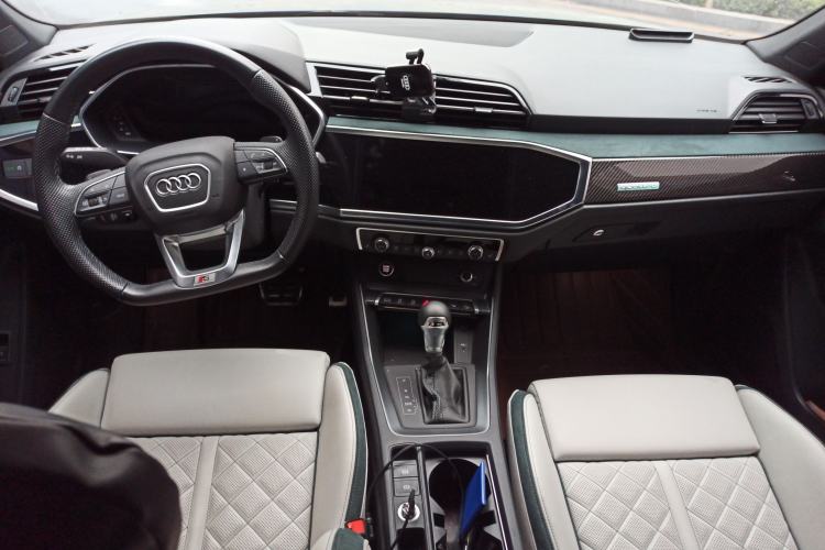Used Audi Q3 Sportback 2024 45 TFSI quattro Launch Special Edition Center Console