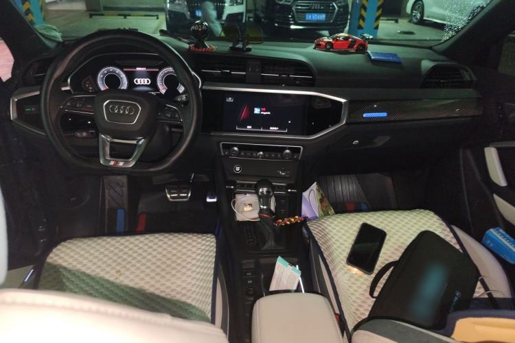 Used Audi Q3 Sportback 2024 45 TFSI quattro Launch Special Edition Center Console