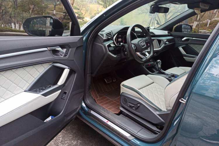 Used Audi Q3 Sportback 2024 45 TFSI quattro Launch Special Edition Driver Seat