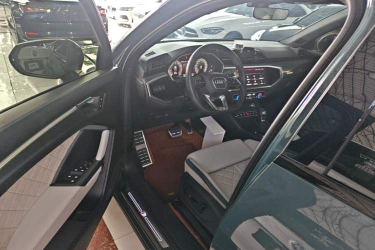 Used Audi Q3 Sportback 2024 45 TFSI quattro Launch Special Edition Driver Seat