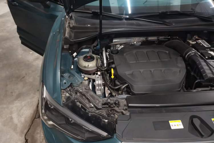 Used Audi Q3 Sportback 2024 45 TFSI quattro Launch Special Edition Engine Bay Right