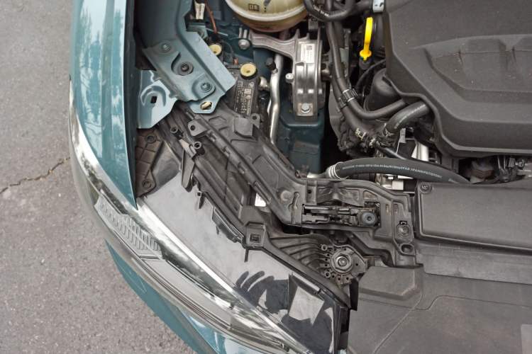 Used Audi Q3 Sportback 2024 45 TFSI quattro Launch Special Edition Engine Bay Right