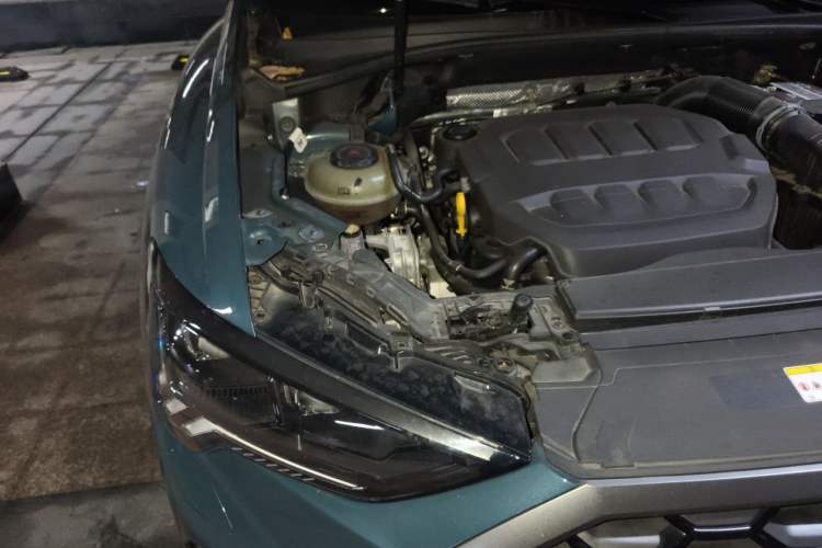Used Audi Q3 Sportback 2024 45 TFSI quattro Launch Special Edition Engine Bay Right