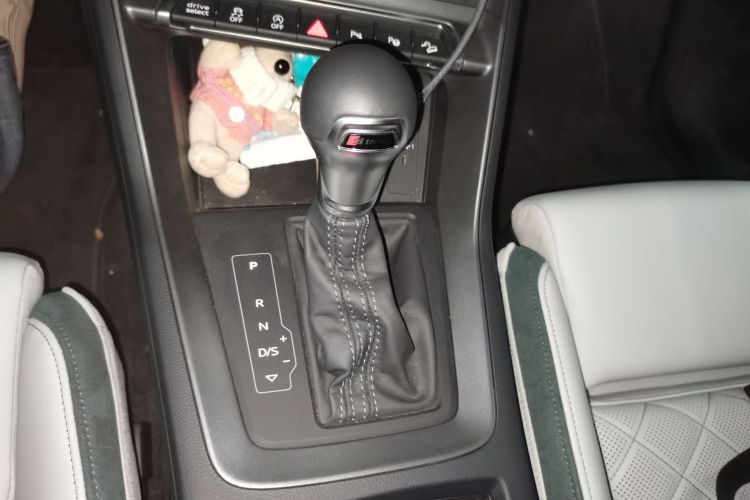 Used Audi Q3 Sportback 2024 45 TFSI quattro Launch Special Edition Gear Lever