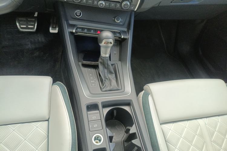 Used Audi Q3 Sportback 2024 45 TFSI quattro Launch Special Edition Gear Lever