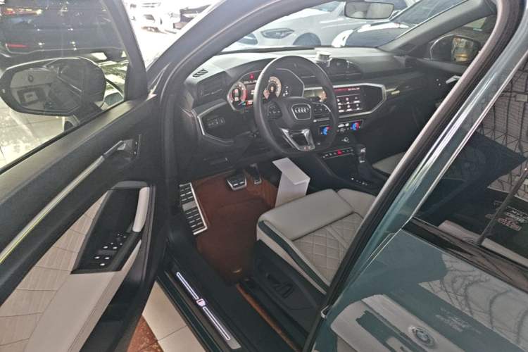 Used Audi Q3 Sportback 2024 45 TFSI quattro Launch Special Edition Left Front Seat