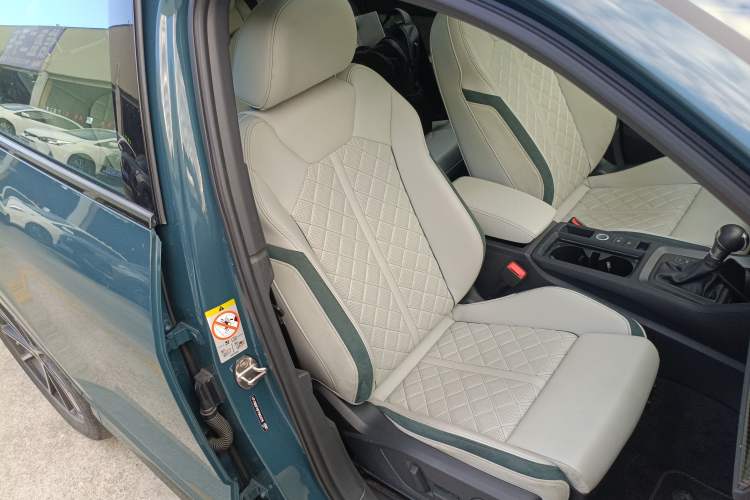 Used Audi Q3 Sportback 2024 45 TFSI quattro Launch Special Edition Right Front Seat