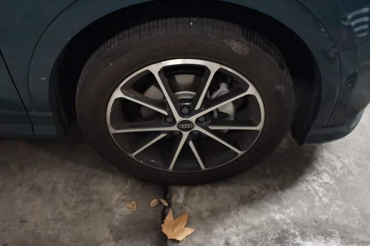 Used Audi Q3 Sportback 2024 45 TFSI quattro Launch Special Edition Right Front Wheel Hub
