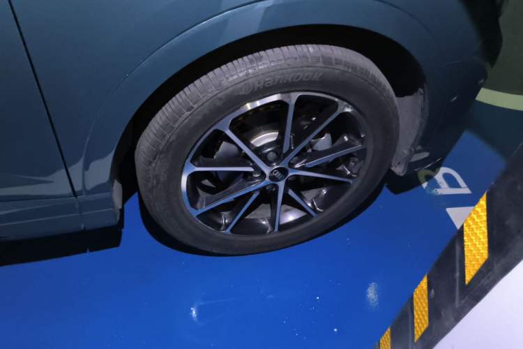 Used Audi Q3 Sportback 2024 45 TFSI quattro Launch Special Edition Right Front Wheel Hub