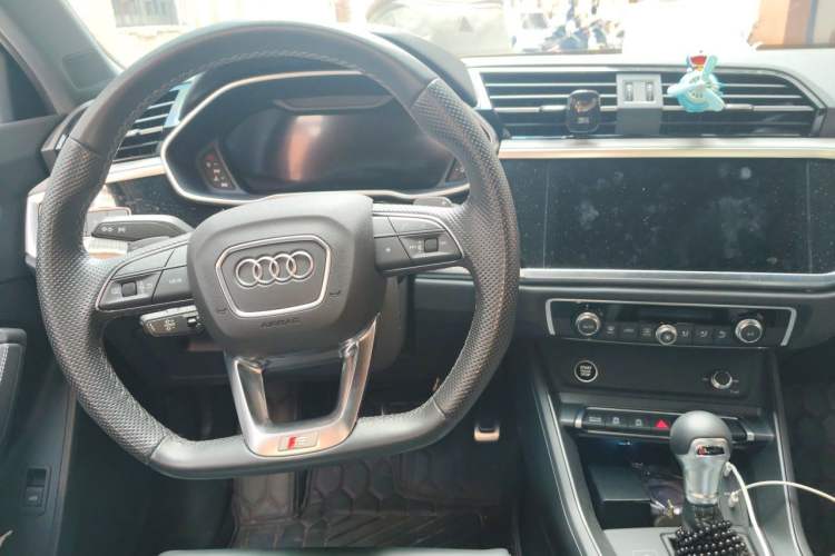 Used Audi Q3 Sportback 2024 40 TFSI Fashion Version Center Console
