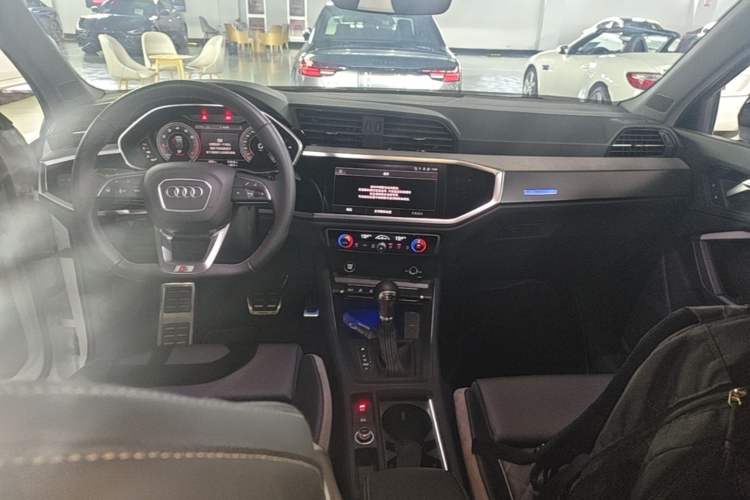 Used Audi Q3 Sportback 2024 40 TFSI Fashion Version Center Console