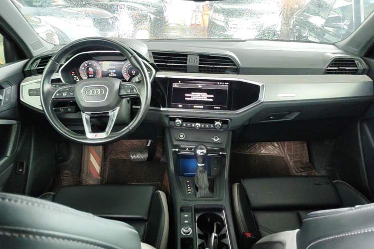 Used Audi Q3 Sportback 2024 35 TFSI Progressive Edition Center Console