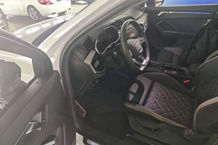 Used Audi Q3 Sportback 2024 40 TFSI Fashion Version Driver Seat