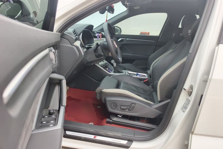 Used Audi Q3 Sportback 2024 35 TFSI Progressive Edition Driver Seat