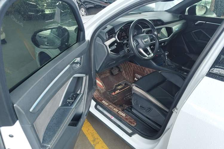 Used Audi Q3 Sportback 2024 35 TFSI Progressive Edition Driver Seat