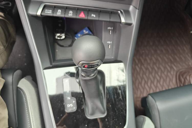 Used Audi Q3 Sportback 2024 40 TFSI Fashion Version Gear Lever