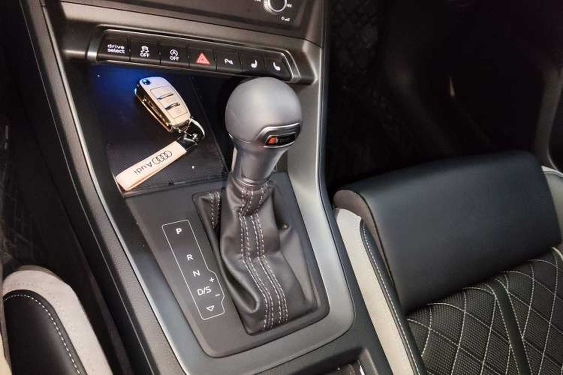 Used Audi Q3 Sportback 2024 40 TFSI Fashion Version Gear Lever
