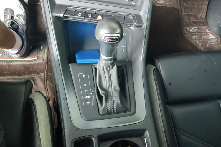 Used Audi Q3 Sportback 2024 35 TFSI Progressive Edition Gear Lever