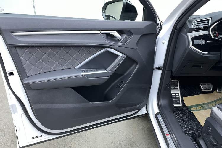 Used Audi Q3 Sportback 2024 40 TFSI Fashion Version Interior 10