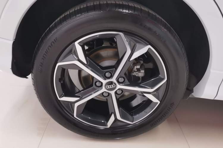 Used Audi Q3 Sportback 2024 40 TFSI Fashion Version Right Rear Wheel Hub