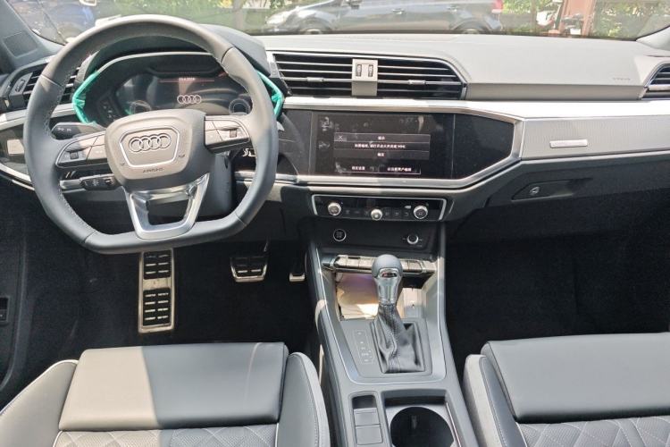 Used Audi Q3 Sportback 2025 quattro 45th Anniversary Edition 40TFSI Fashion Version Center Console