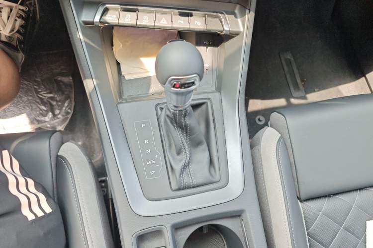 Used Audi Q3 Sportback 2025 quattro 45th Anniversary Edition 40TFSI Fashion Version Gear Lever
