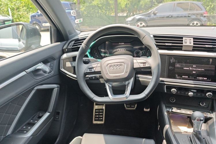 Used Audi Q3 Sportback 2025 quattro 45th Anniversary Edition 40TFSI Fashion Version Steering Wheel