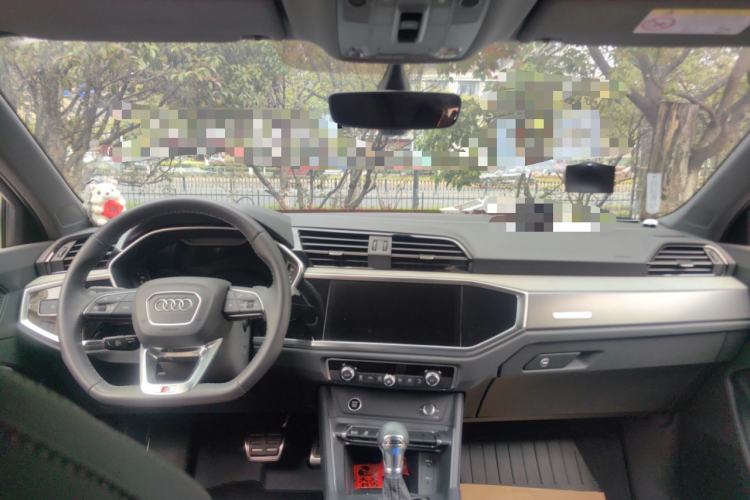 Used Audi Q3 Sportback 2025 quattro 45th Anniversary Edition 40TFSI Fashion Version Center Console