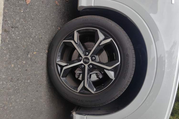 Used Audi Q3 Sportback 2025 quattro 45th Anniversary Edition 40TFSI Fashion Version Right Front Wheel Hub
