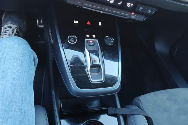 Used Audi Q4 e-tron 2022 50 e-tron quattro Visionary Edition Audio And AC Panel