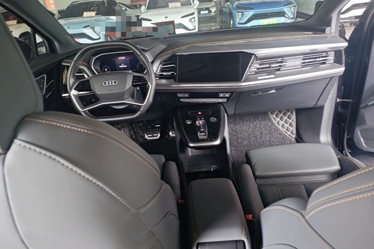 Used Audi Q4 e-tron 2022 40 e-tron Adventure Edition Center Console