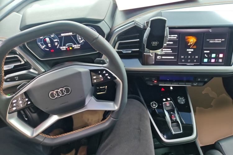 Used Audi Q4 e-tron 2022 40 e-tron Adventure Edition Center Console