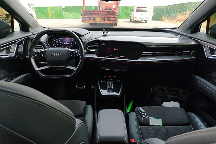 Used Audi Q4 e-tron 2022 40 e-tron Boundary Edition Center Console