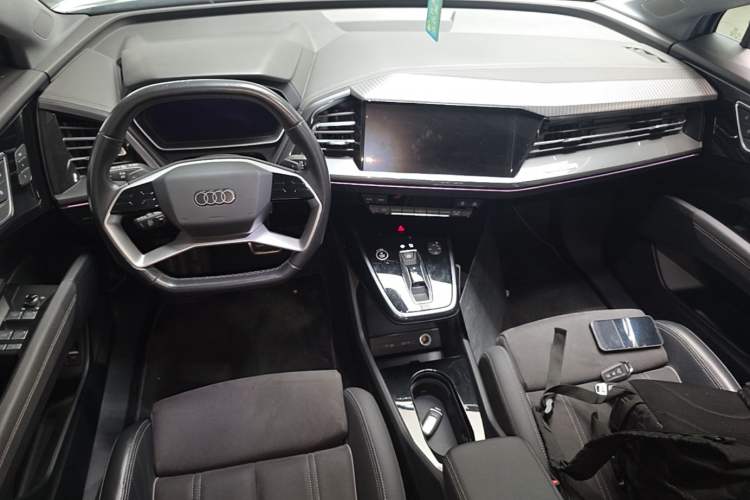Used Audi Q4 e-tron 2022 50 e-tron quattro Visionary Edition Center Console