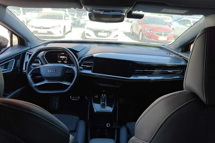 Used Audi Q4 e-tron 2022 50 e-tron quattro Visionary Edition Center Console