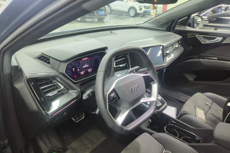 Used Audi Q4 e-tron 2022 40 e-tron Boundary Edition Center Console