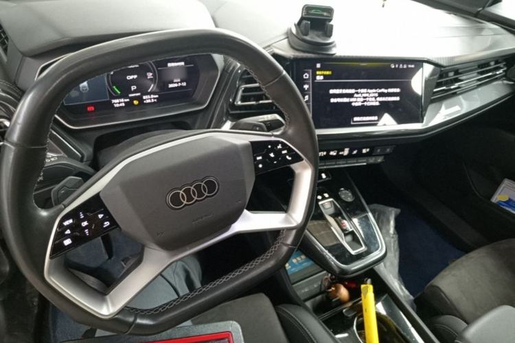 Used Audi Q4 e-tron 2022 40 e-tron Boundary Edition Center Console