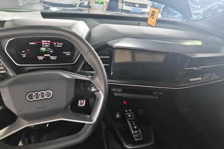 Used Audi Q4 e-tron 2022 40 e-tron Boundary Edition Center Console