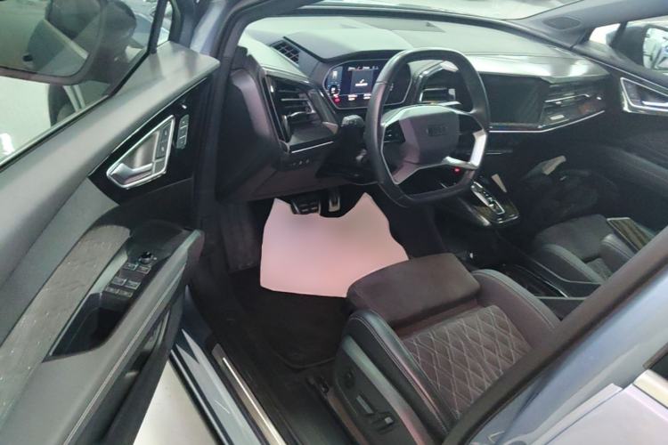 Used Audi Q4 e-tron 2022 50 e-tron quattro Visionary Edition Driver Seat