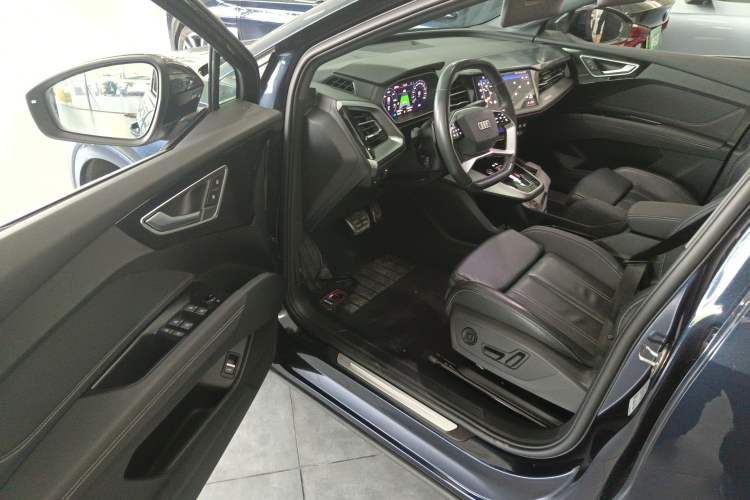 Used Audi Q4 e-tron 2022 40 e-tron Adventure Edition Driver Seat