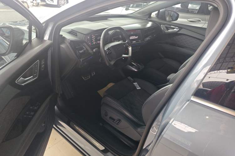 Used Audi Q4 e-tron 2022 50 e-tron quattro Creation Edition Driver Seat