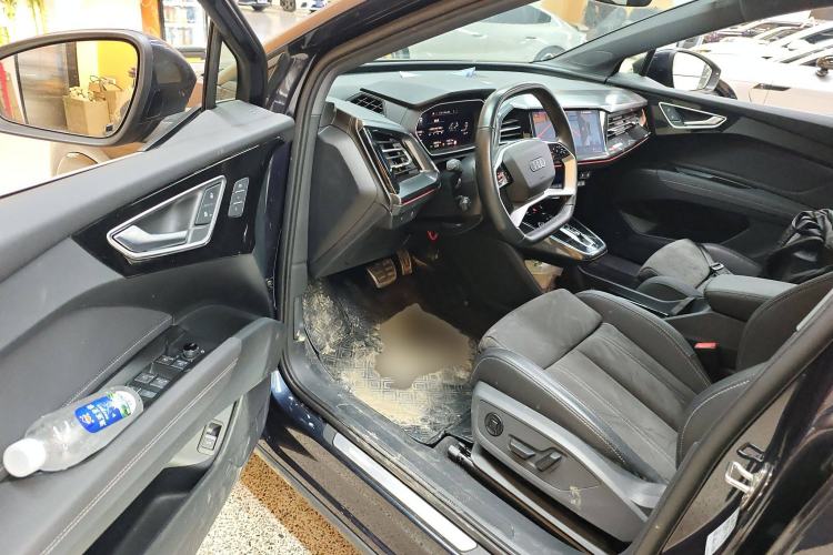 Used Audi Q4 e-tron 2022 40 e-tron First Edition Driver Seat