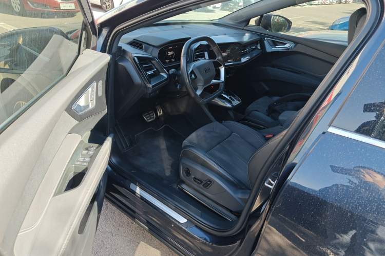 Used Audi Q4 e-tron 2022 50 e-tron quattro Visionary Edition Driver Seat