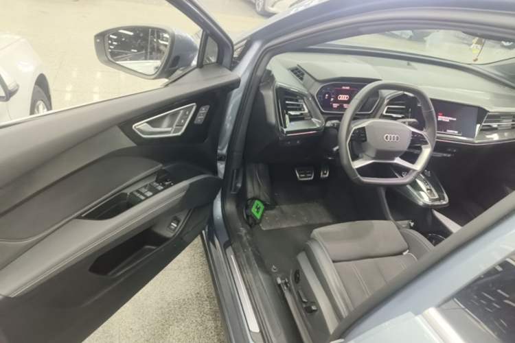 Used Audi Q4 e-tron 2022 40 e-tron Boundary Edition Driver Seat