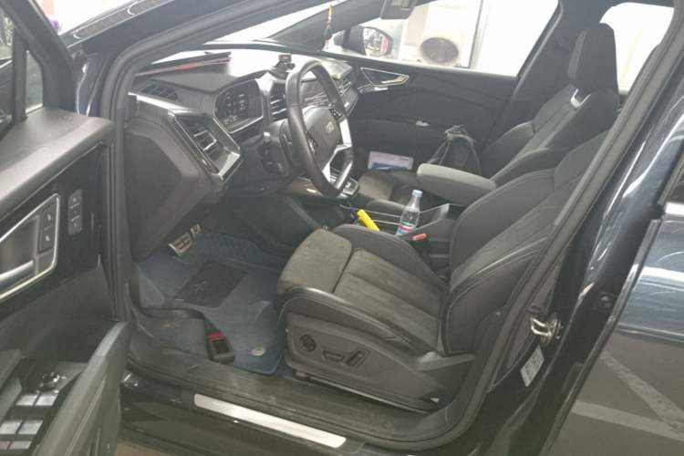 Used Audi Q4 e-tron 2022 40 e-tron Boundary Edition Driver Seat