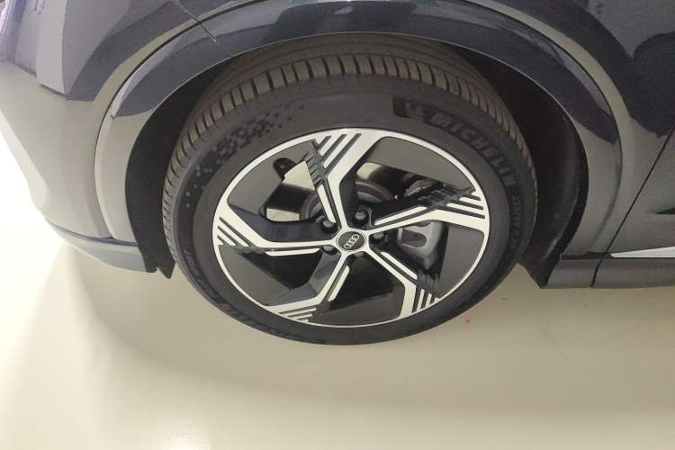 Used Audi Q4 e-tron 2022 50 e-tron quattro Visionary Edition Exterior 4