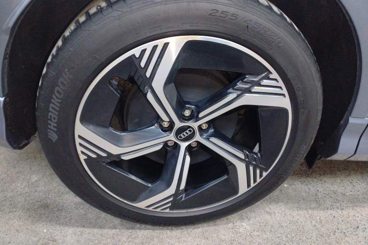 Used Audi Q4 e-tron 2022 50 e-tron quattro Visionary Edition Exterior 5