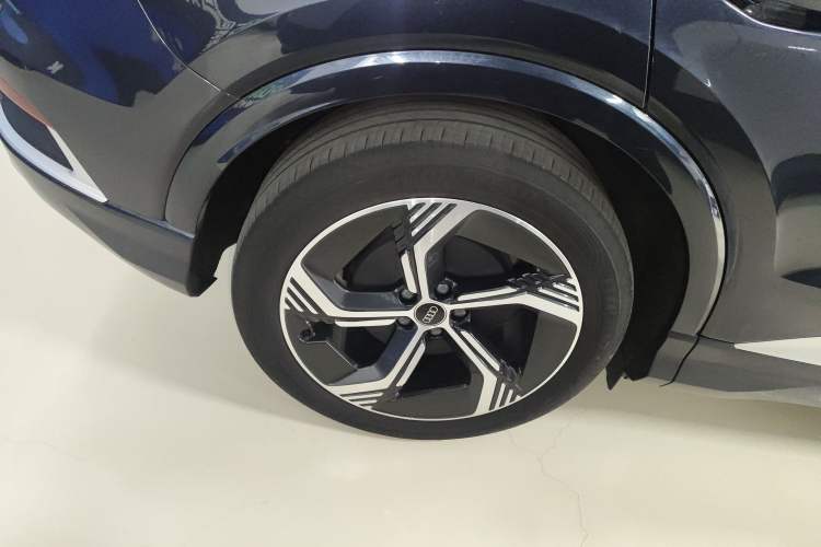 Used Audi Q4 e-tron 2022 50 e-tron quattro Visionary Edition Exterior 5
